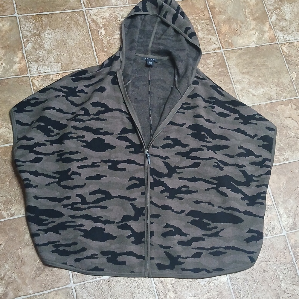 Tahari Women's Gray and Black Camouflage Hooded Zip-Up oversize Cape size s/m